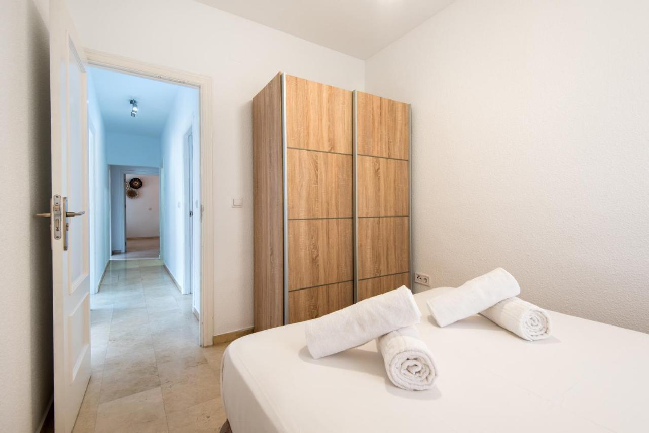The 1St Corner Central Apartments Malaga Bagian luar foto